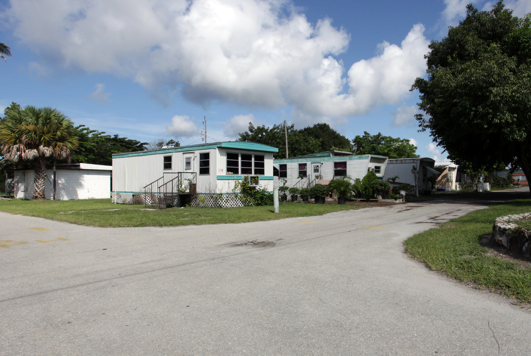 The Palms at Pine Island in Bokeelia, FL - Building Photo