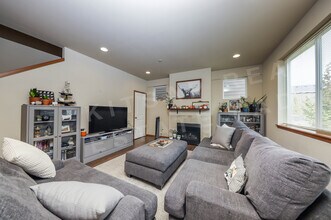 2503 Filbert Ave in Bremerton, WA - Building Photo - Building Photo