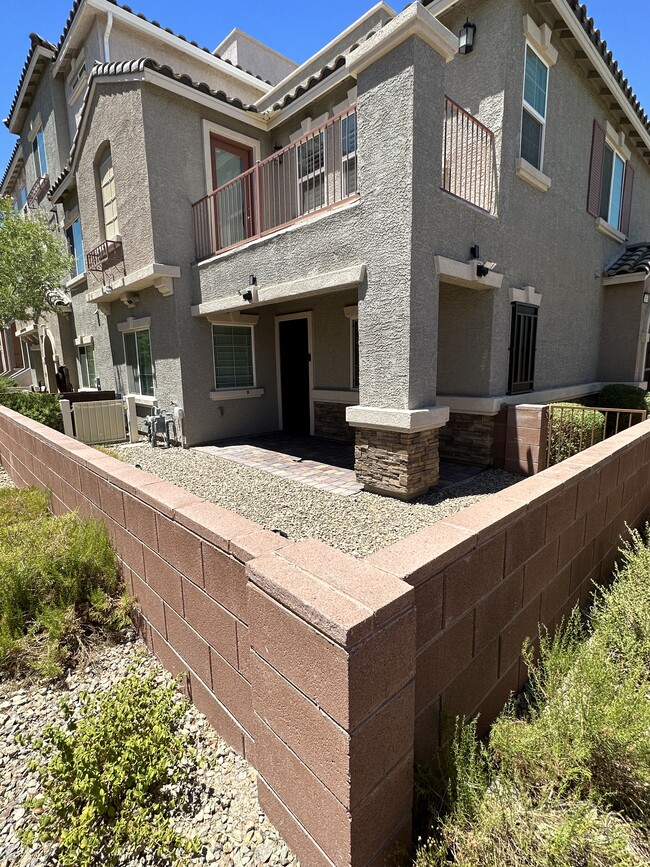 9996 Sable Point St in Las Vegas, NV - Building Photo - Building Photo