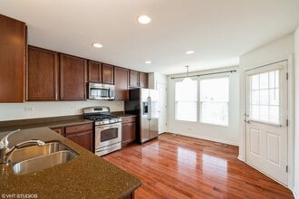 3404 Neubauer Circle in Lindenhurst, IL - Building Photo - Building Photo