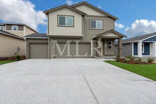 13915 198th St E in Graham, WA - Building Photo