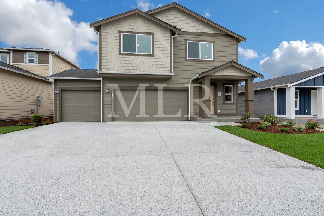13915 198th St E in Graham, WA - Building Photo