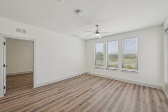 Soltra Firewheel in Garland, TX - Foto de edificio - Building Photo
