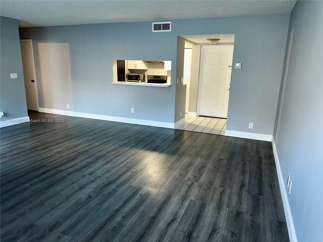 9733 Westview Dr-Unit -1315 in Coral Springs, FL - Foto de edificio - Building Photo