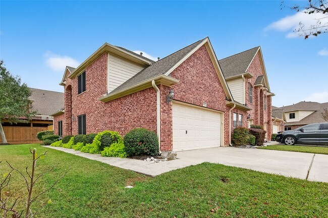 1408 S Friendswood Dr in Friendswood, TX - Building Photo - Building Photo