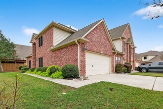 1408 S Friendswood Dr in Friendswood, TX - Building Photo - Building Photo