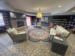 2000 Randi Dr in Aurora, IL - Building Photo - Building Photo