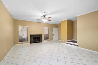 7396 Regency Square Ct in Houston, TX - Foto de edificio - Building Photo
