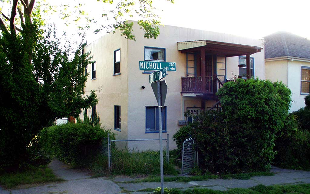 122 Nicholl Ave in Richmond, CA - Foto de edificio