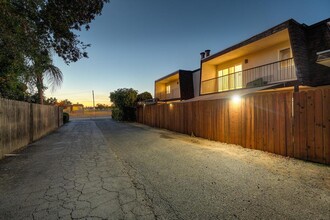 5364 Garfield Ave in Sacramento, CA - Building Photo - Building Photo