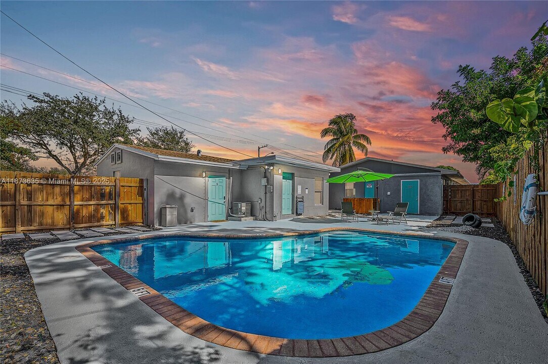 1720 NE 13th St in Fort Lauderdale, FL - Building Photo