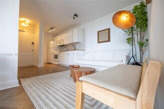 1255 Collins Ave in Miami Beach, FL - Building Photo - Building Photo