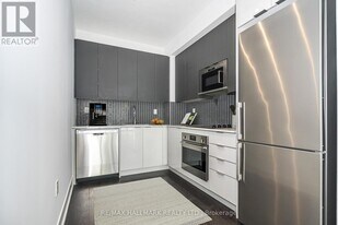 2916 Hwy 7 in Vaughan, ON - Building Photo