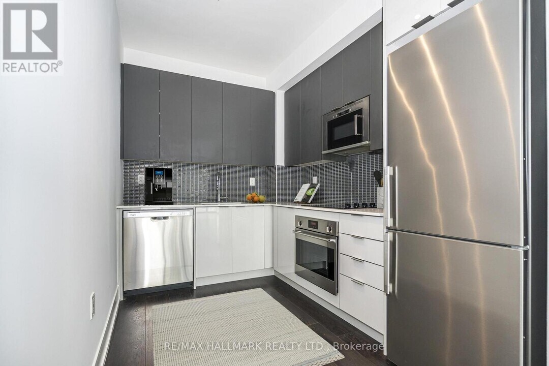 2916 Hwy 7 in Vaughan, ON - Building Photo