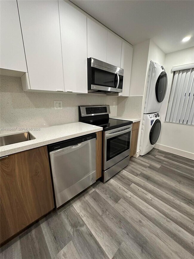 property at 450 Commodore Dr