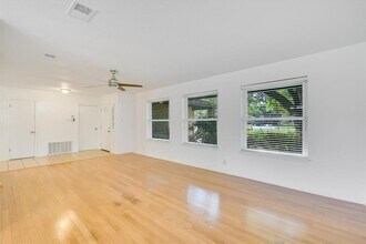 11803 Broad Oaks Dr in Austin, TX - Building Photo - Building Photo