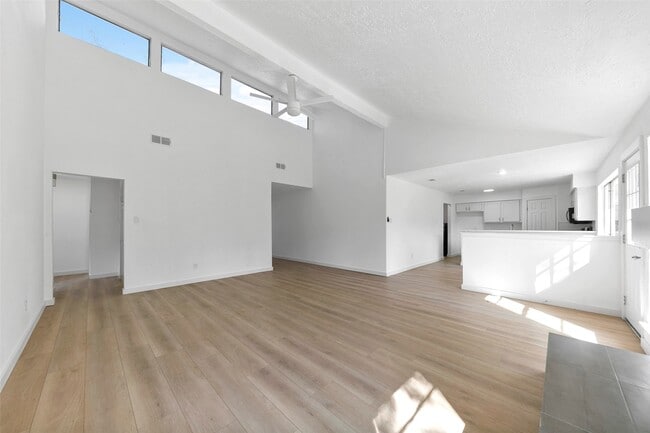 2042 Lexington Woods Dr