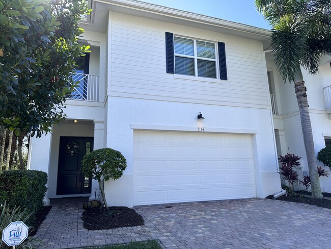 5134 Hamilton Ct in Palm Beach Gardens, FL - Foto de edificio - Building Photo