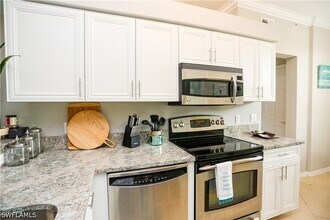 10275 Heritage Bay Blvd in Naples, FL - Building Photo - Building Photo