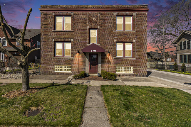 579 N Center St, Unit #1 in Royal Oak, MI - Building Photo - Building Photo