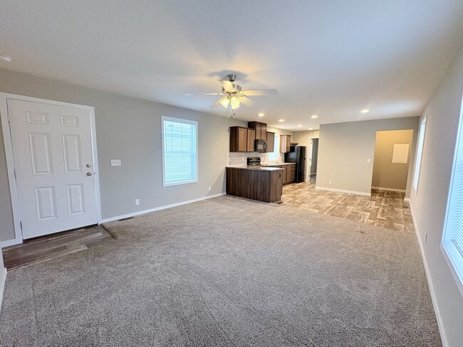 10610 State Rte 762 in Lockbourne, OH - Foto de edificio - Building Photo