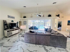1031 Tivoli Ln in Naples, FL - Foto de edificio - Building Photo