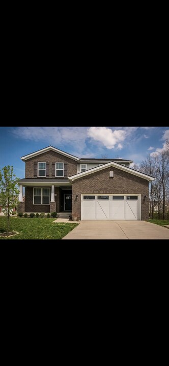 9100 Tamarack Grove Ln in Louisville, KY - Building Photo