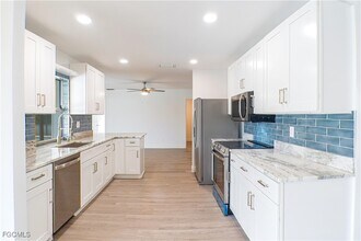 911 SE 19th St in Cape Coral, FL - Building Photo - Building Photo