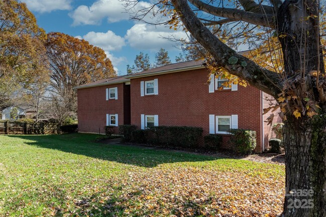1237 15th Ave NW in Hickory, NC - Building Photo - Building Photo