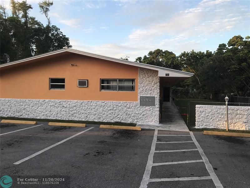 161 NW 164th St in Miami, FL - Building Photo