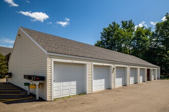 3192 Dotwood St NW in North Canton, OH - Foto de edificio - Building Photo