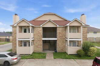 1310 Brenda Ln in Humble, TX - Foto de edificio - Building Photo