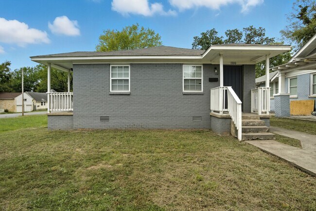 property at 1318-1320 S Summit St