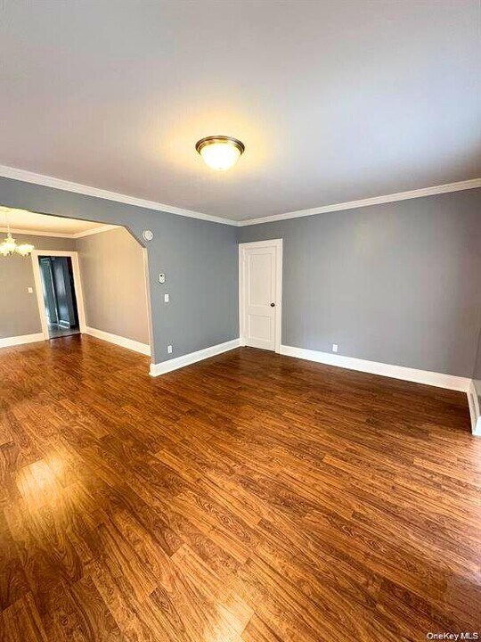 147-35 41st Ave in Queens, NY - Building Photo