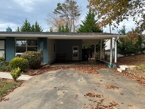 26 Elkmont Dr in Asheville, NC - Foto de edificio - Building Photo