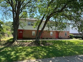 106 Oakmont Ln in Frankfort, KY - Building Photo