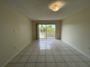 3600 NW 21st St in Lauderdale Lakes, FL - Building Photo - Building Photo