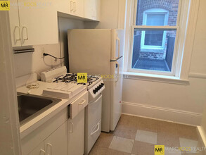 116 Warren St, Unit 12A in Boston, MA - Building Photo - Building Photo