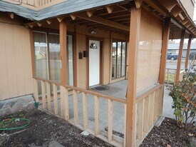 213-215 NE 7th St in Prineville, OR - Building Photo