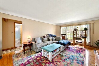 2180 Vernier Rd in Grosse Pointe Woods, MI - Building Photo - Building Photo