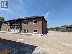 2280 Daytona Ave in Windsor, ON - Building Photo