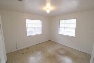 6101 NW 23rd Terrace in Gainesville, FL - Foto de edificio - Building Photo