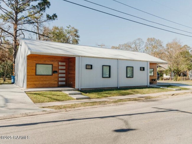 700 S St Antoine St in Lafayette, LA - Building Photo - Building Photo