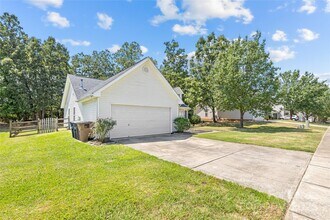 2215 Genesis Dr in Monroe, NC - Building Photo - Building Photo