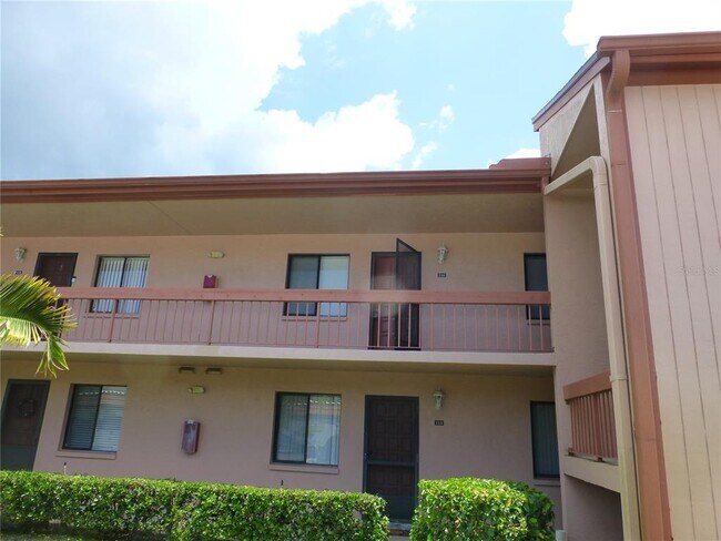 114 Lakeside Dr in Oldsmar, FL - Building Photo - Building Photo