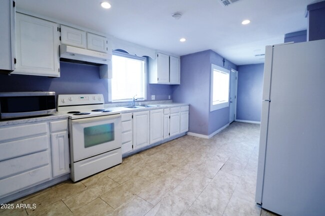 property at 1938 E Jackson St