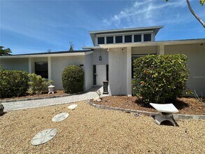 733 Tropical Cir in Siesta Key, FL - Building Photo - Building Photo