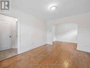 80 Queens Ave in Toronto, ON - Building Photo - Building Photo