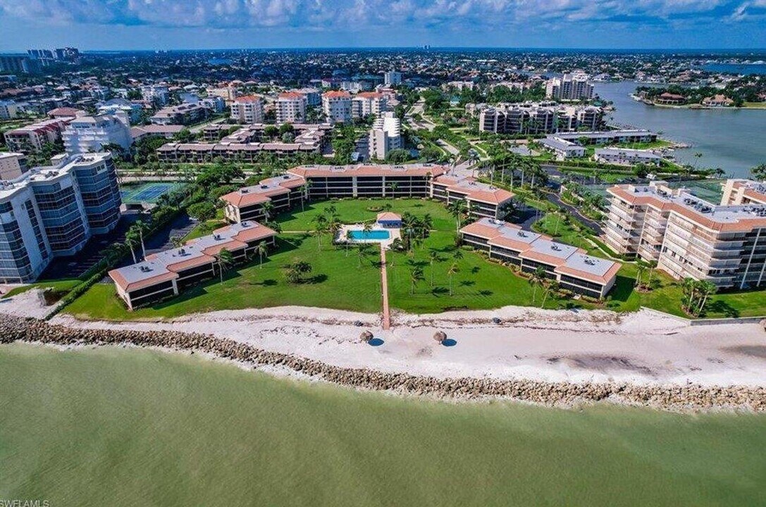 1080 S Collier Blvd in Marco Island, FL - Foto de edificio