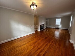 33 Mills Ln in Bloomfield, CT - Building Photo - Building Photo